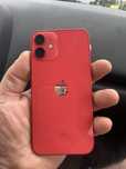 Czerwony iphone 12 mini 128 GB od kobiety