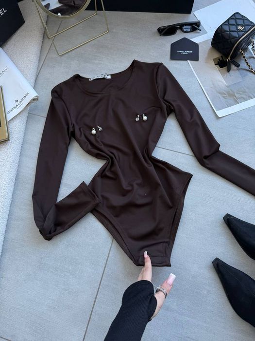 Трендове боді з пірсингом, жіночий бодік з довгим рукавом