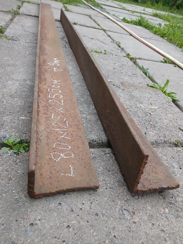 Продам Уголок 100х100