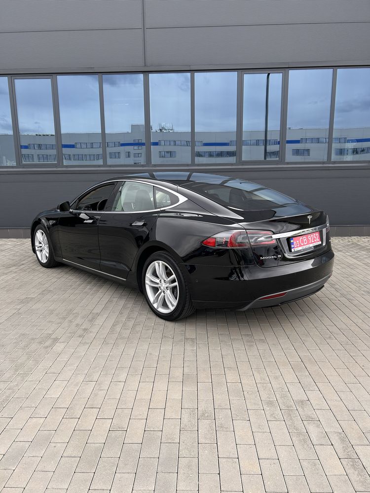 Продам Tesla Model S 85