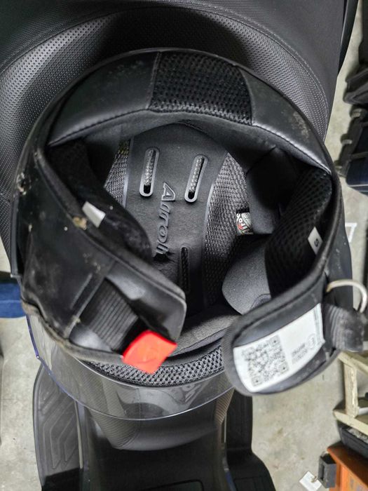 3 Capacetes como novos 2 com intercomunicador