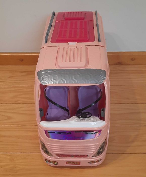 Duży kamper dla lalek z basenem i akcesoriami