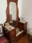 Movel antigo em madeira com pedra marmore