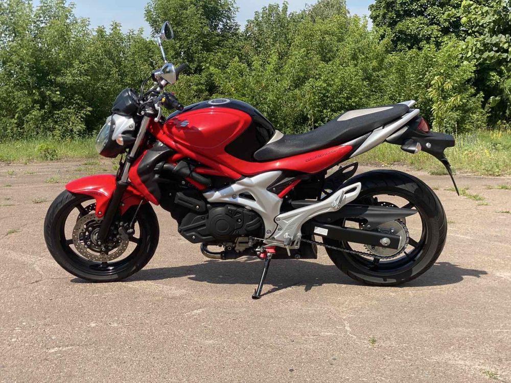 Японський мотоцикл Сузуки Гладіус Suzuki Gladius 400 з Японії