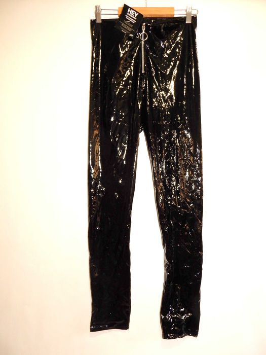 Spodnie lateksowe latexowe czarne długie rurki zamek NLY ONE 34 XS