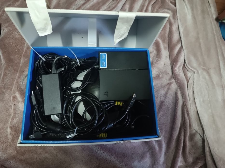 Konsola PS4 plus okulary vr