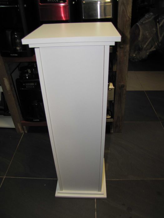 Konsola półka postument dekoracyjna z drzwiami/półką  Biała FMD Möbel