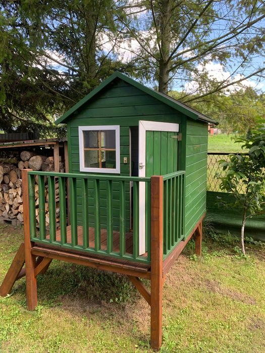 Drewniany domek dla dzieci