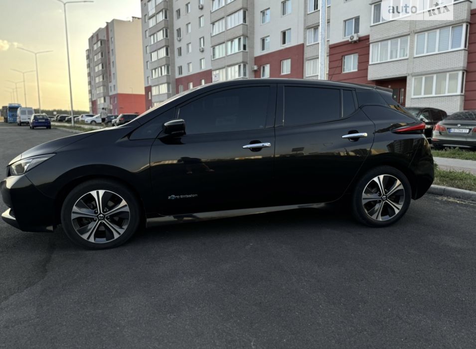 Nissan leaf ze1 40