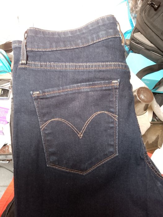 8 Vaqueros Levi's W29