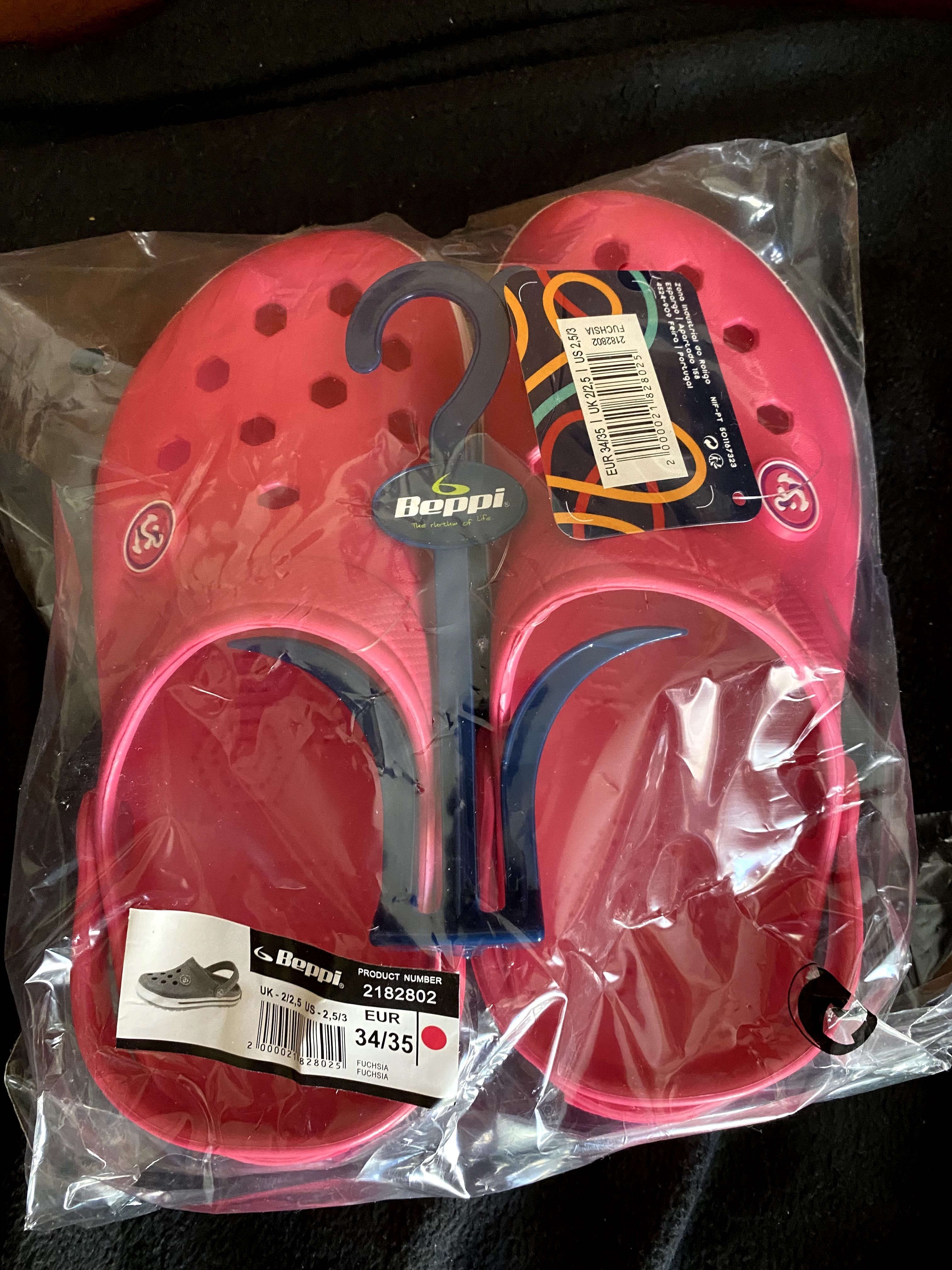 Crocs e Chinelos Criança Novos (vários tamanhos e modelos)