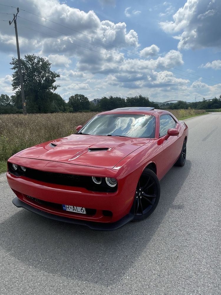 Dodge challenger sxt plus
