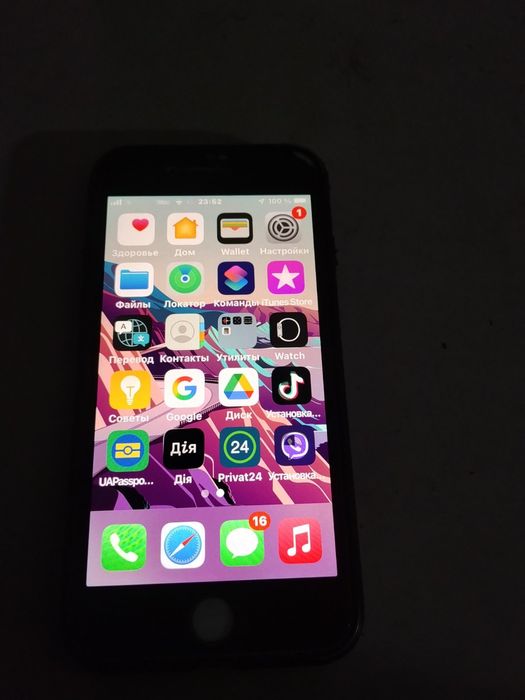 Айфон 7 в рабочем состоянии.