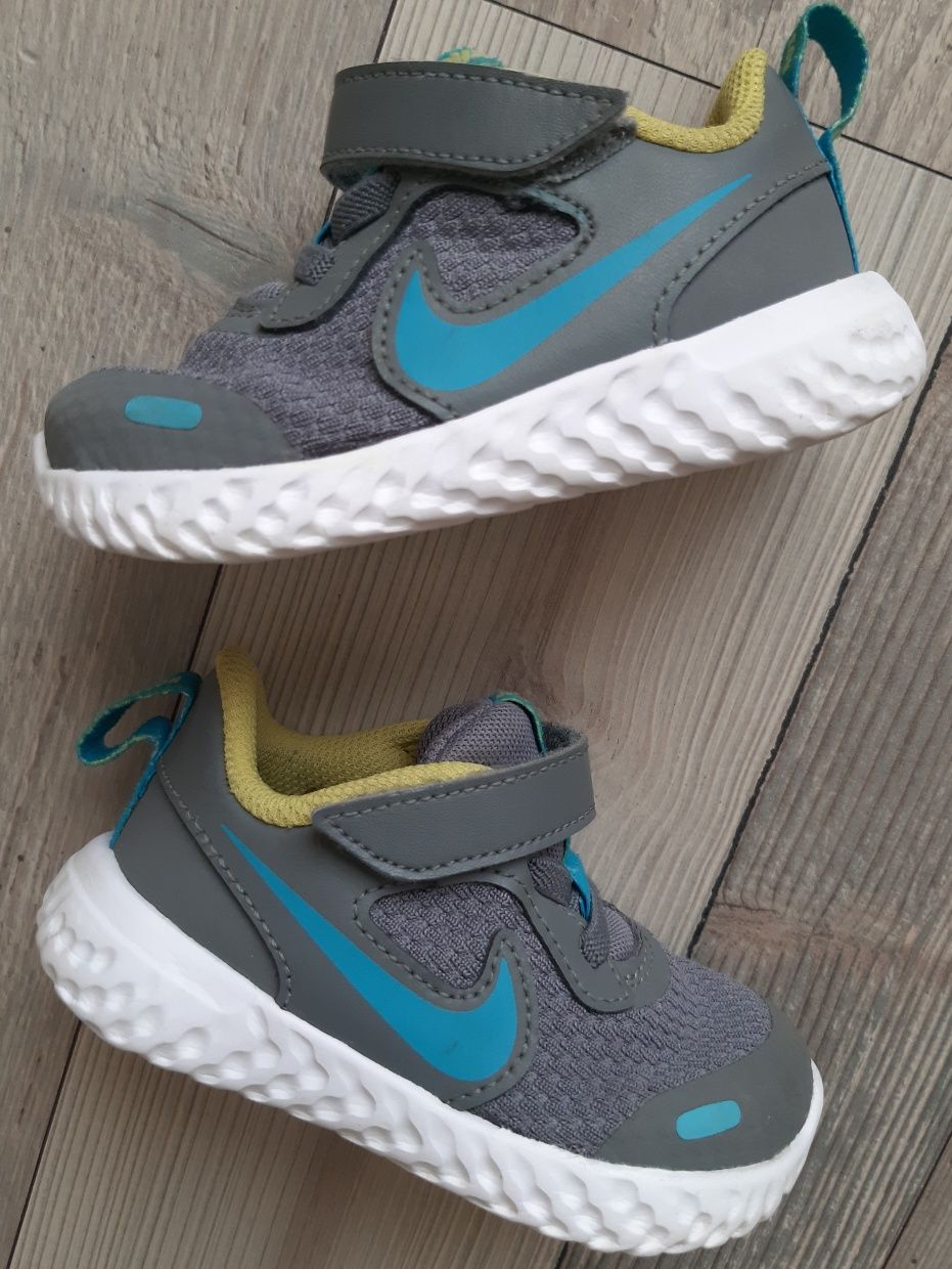 Кросівки NIKE (р.21)