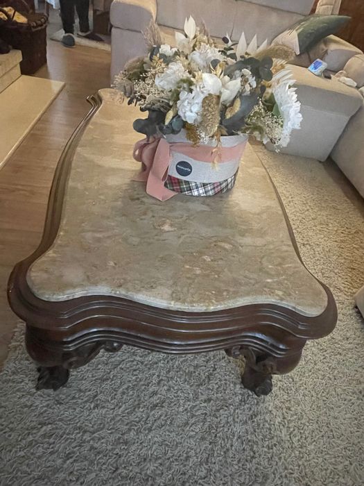 Mesa de centro em madeira e mármore