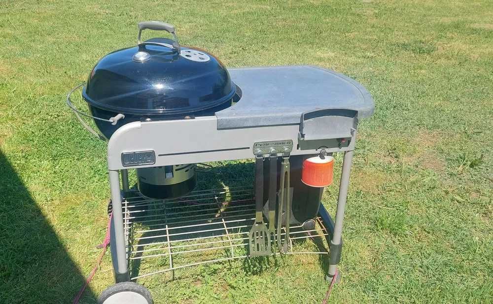 Duzy Grill węglowy Weber Performer Touch-N-Go GBS Deluxe 57 cm