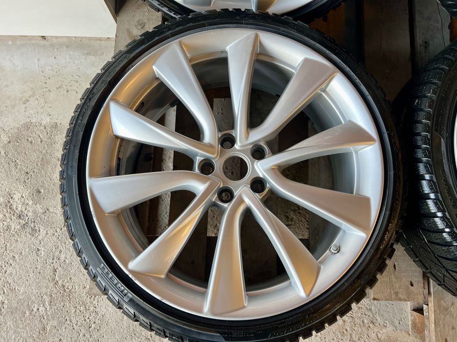 Koła zimowe TESLA 3 performance 20”, 5x114.3, 235/35R20, czujniki, kpl