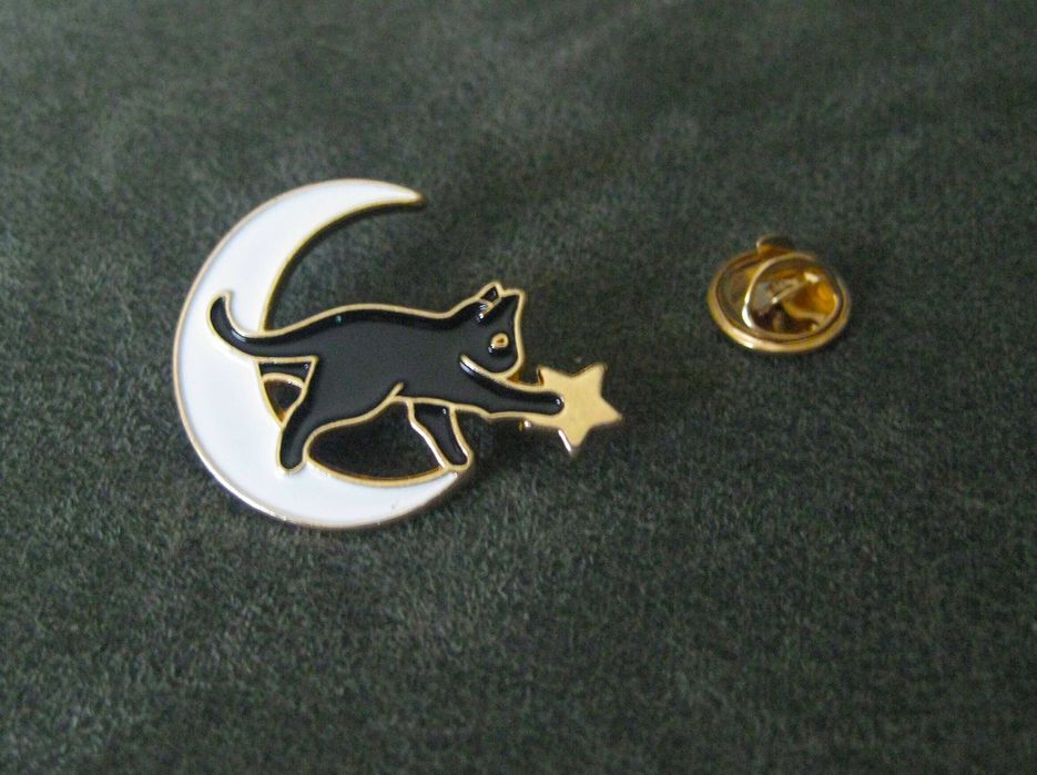 Pins Esmalte Gato a Brincar na Lua NOVO