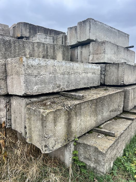 Продам блоки фундаментные в отличном состоянии