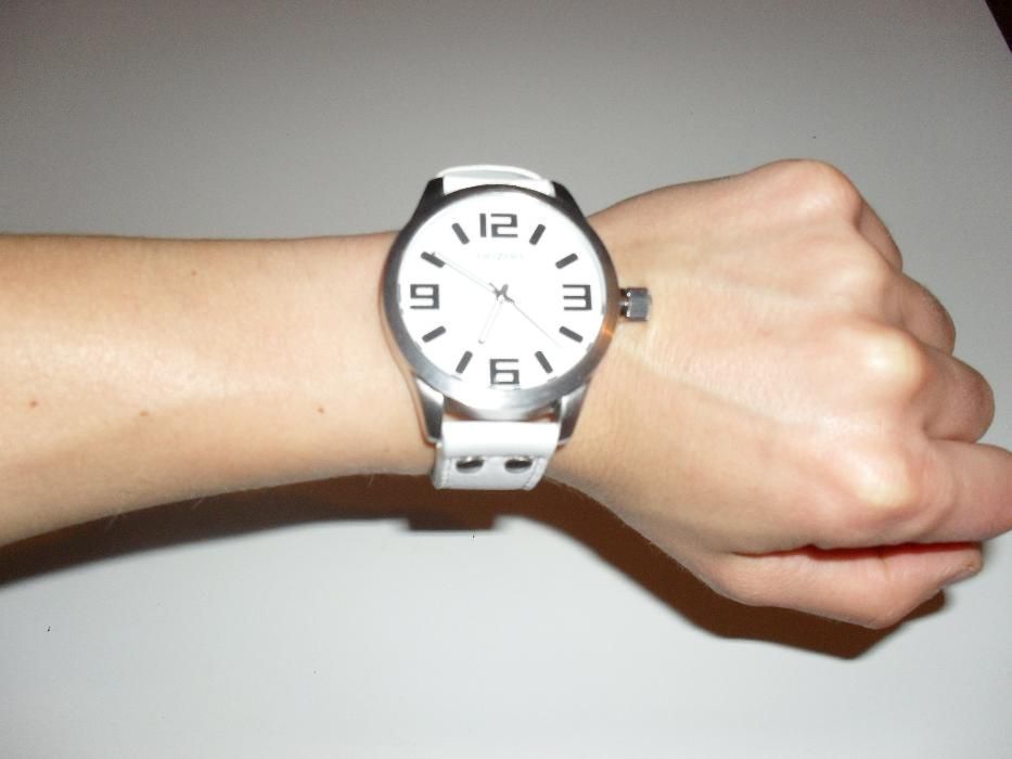 Relógio NOVO Branco OOZOO