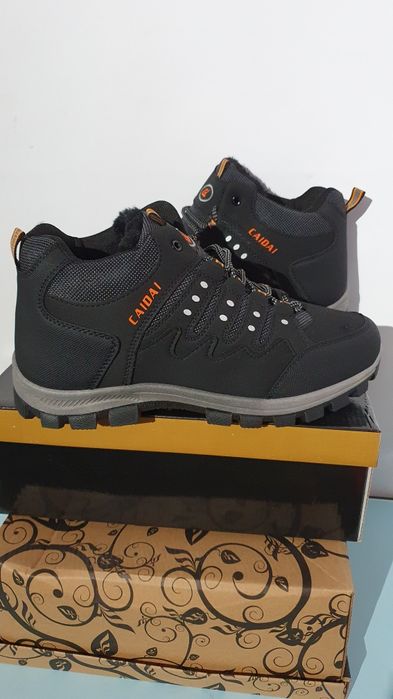 Buty męskie zimowe ciepłe czarny kolor rozmiar 43 / wkładka ma 26.5 cm