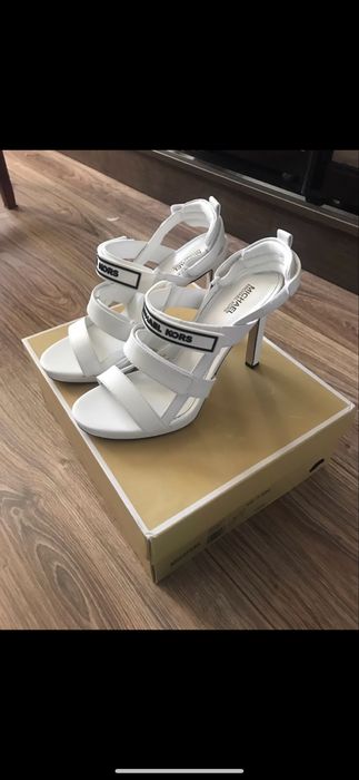 Кожані босоніжки Michael Kors