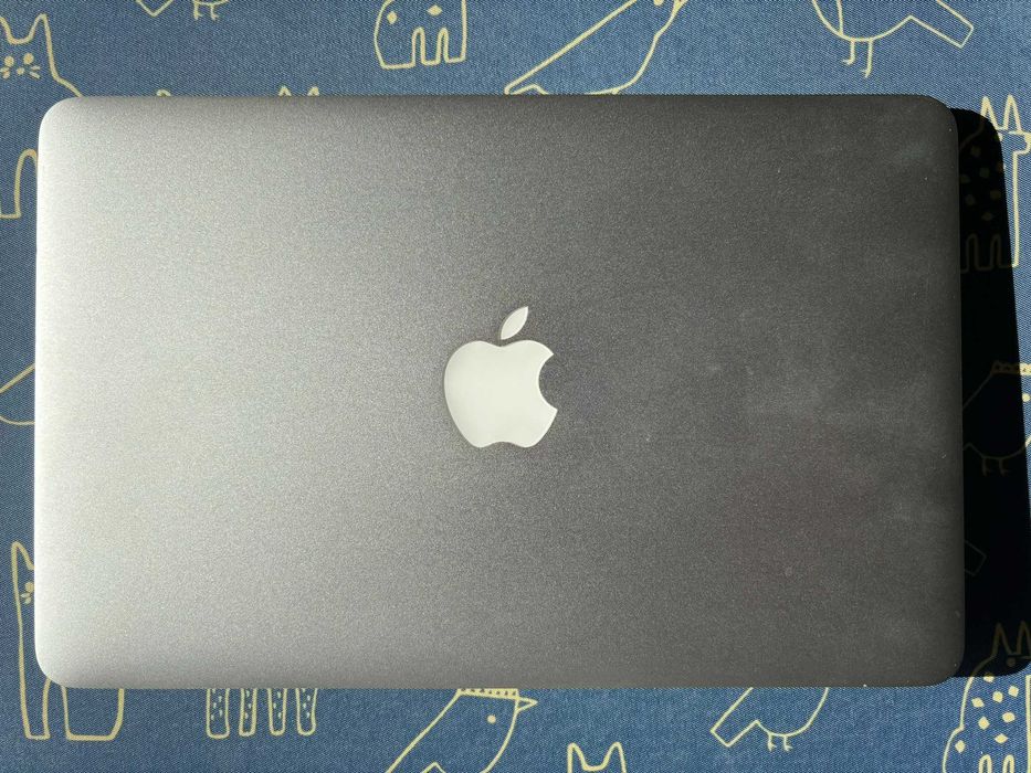 Macbook Air Retina 11" | 4gb ram | 128 ssd | Early 2015