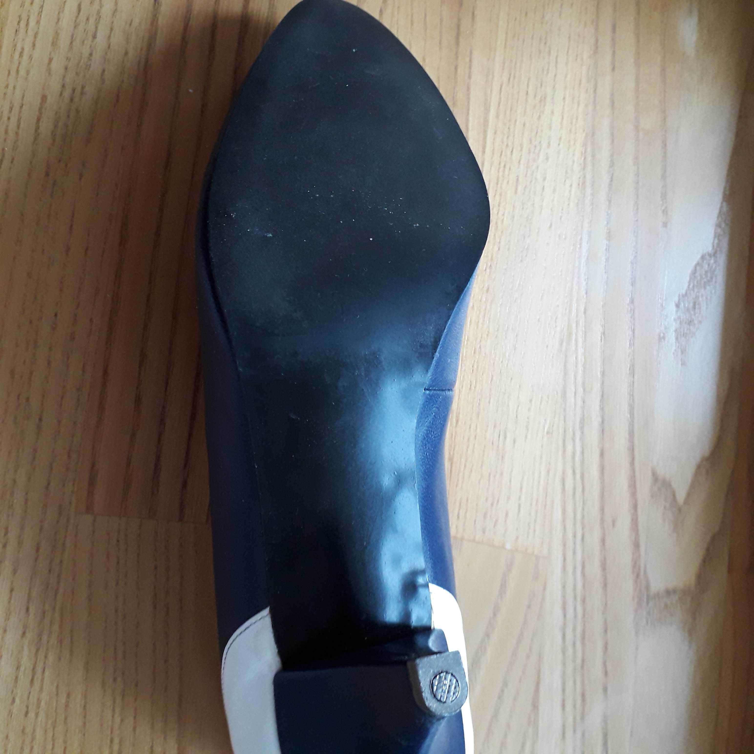 Женские туфли-лодочка кожаные 37-37,5 размера