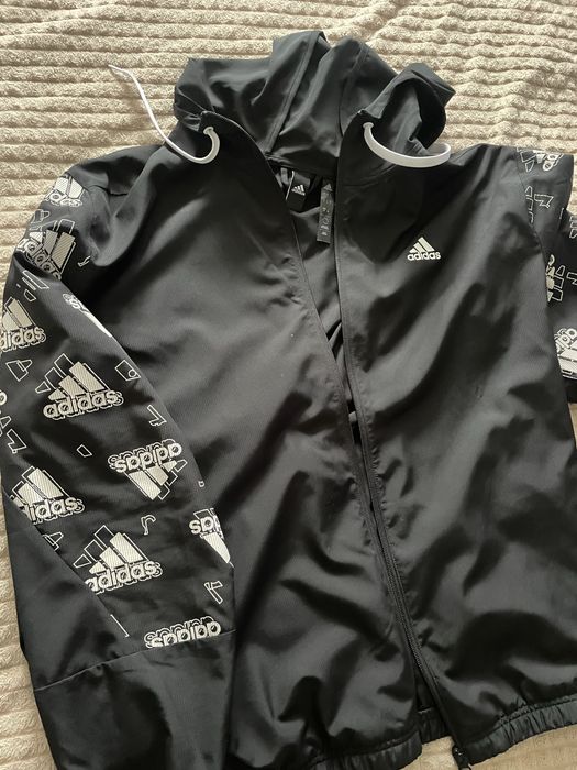 Вітровка adidas 599 грн
