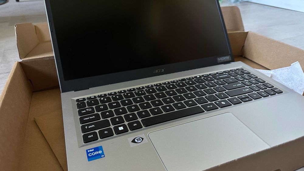Laptop ACER Extensa 15  15.6" IPS i7 16GB RAM 512GB SSD  na gwarancji