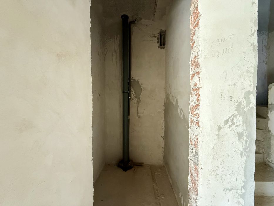 Зданий таунхаус з гаражем та міськими комунікаціями поруч озера!