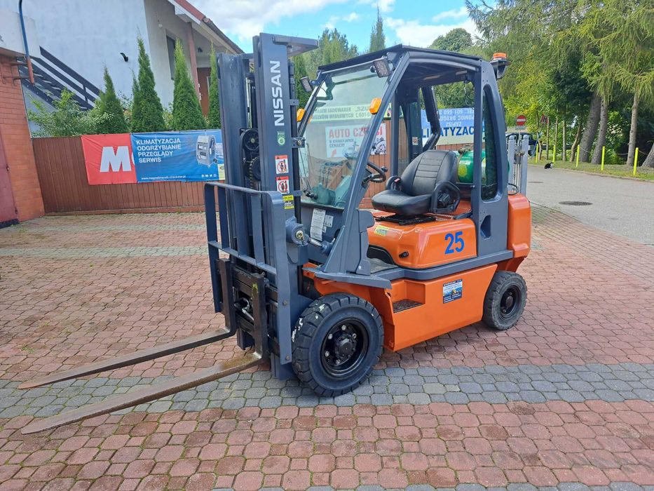 Wózek widłowy Nissan 2,5T wolny skok kontenerowy
