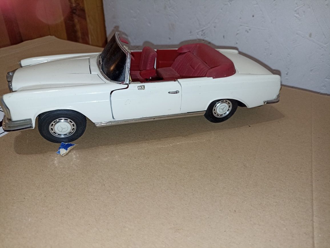 Model Mercedes Benz 280 SE z 1966 Miasto 1:18