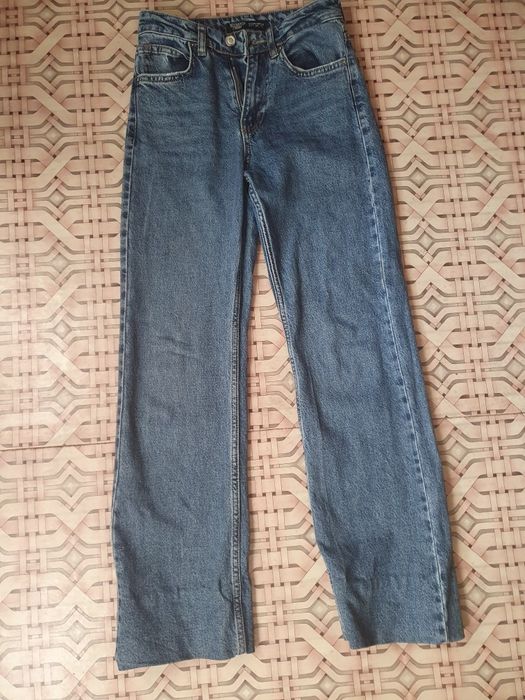 Продам джинсы на девушку