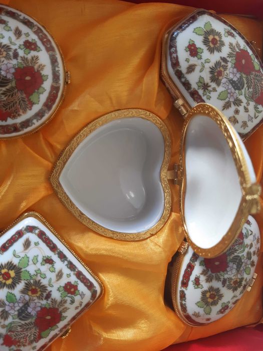 Conjunto 5 caixas/guarda jóias porcelana, formatos diferentes, NOVAS
