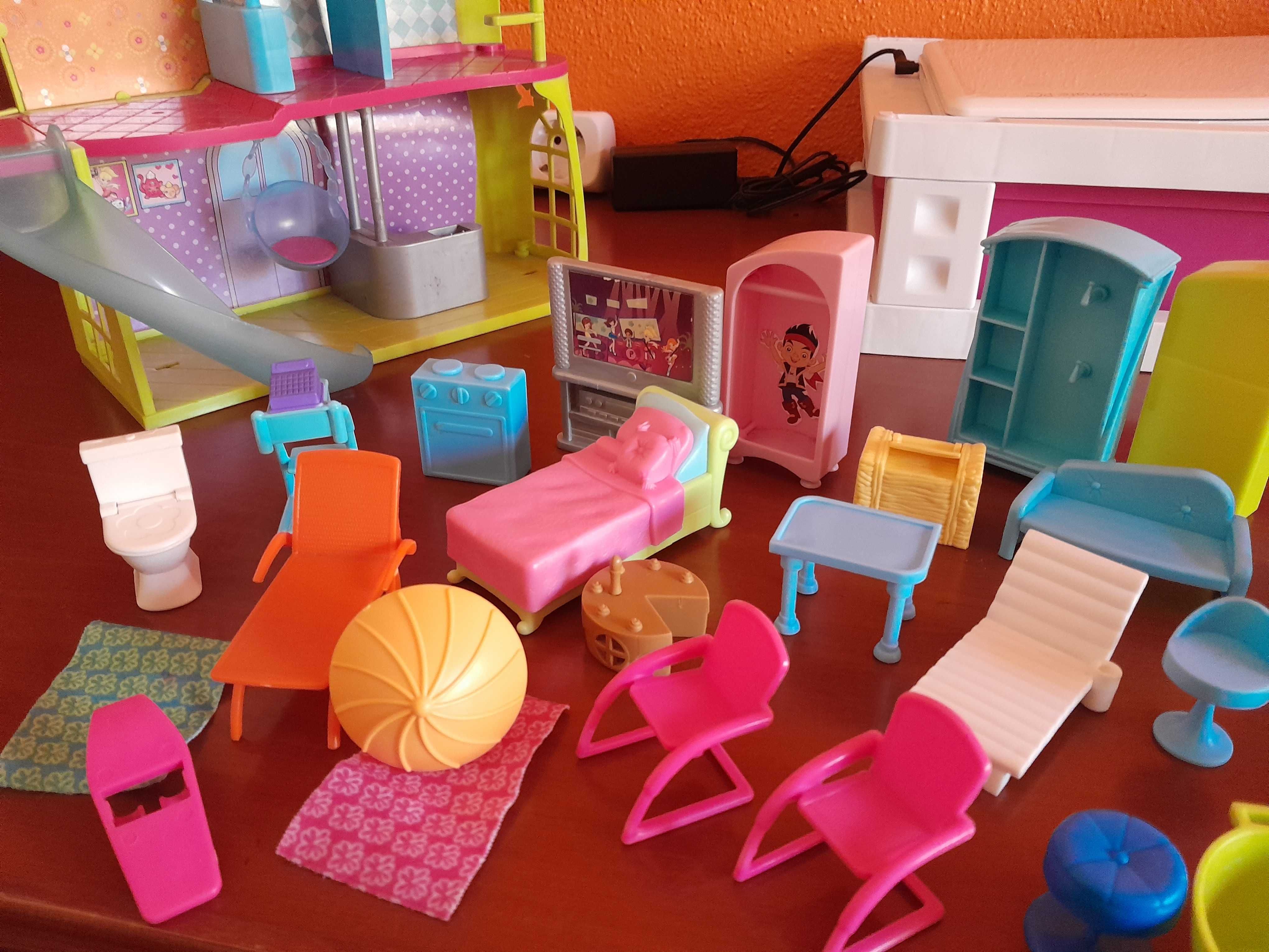 Polly pocket (casa, 4 bonecas e acessorios)