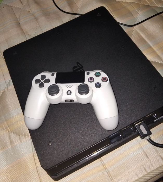 Ps4 slim +1çomonde