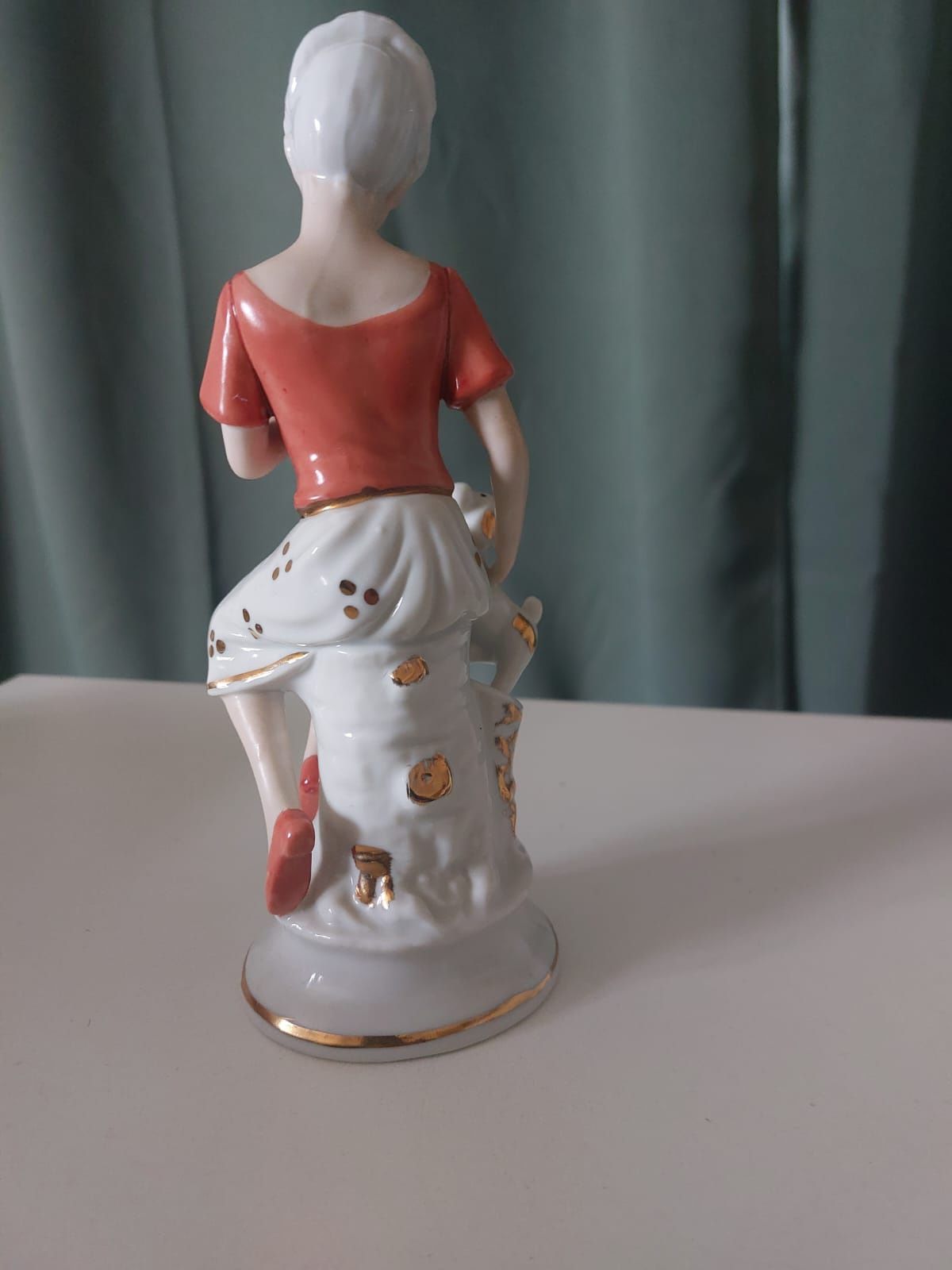 Figurka Porcelanowa Kobieta z Psem