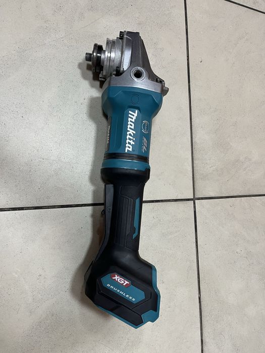 Акумуляторна болгарка Makita Ga038Gt201