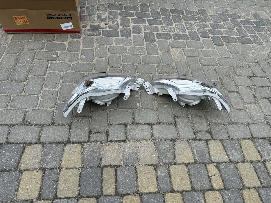 Фара Toyota Hilux 2008-2011