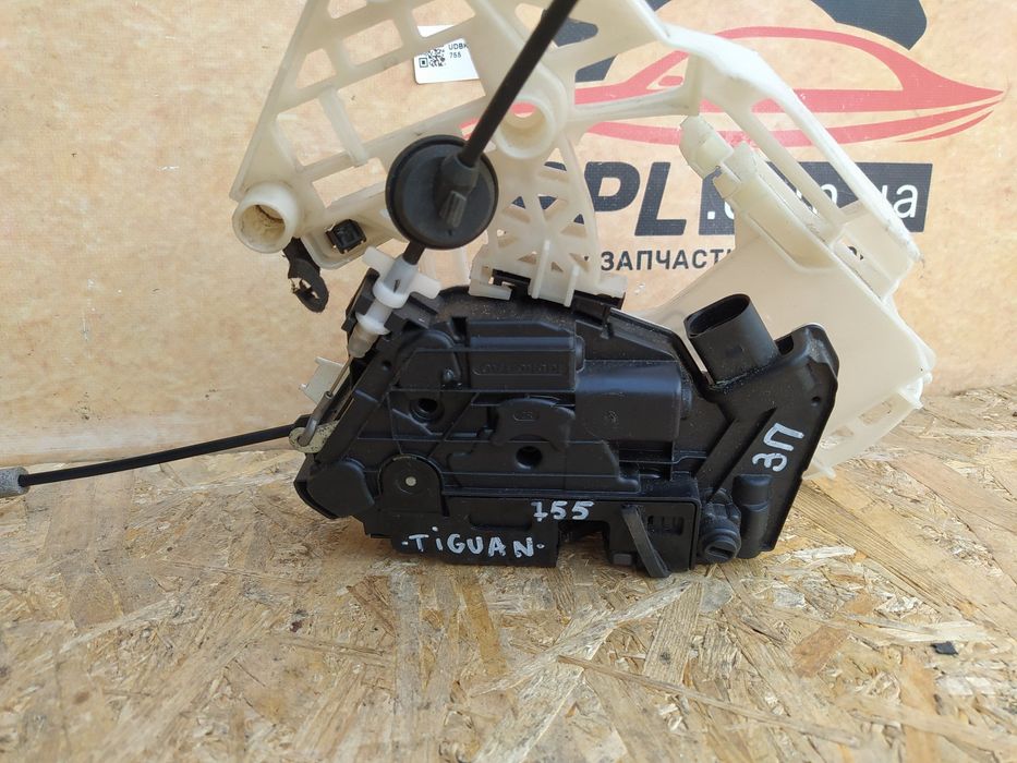 VW Tiguan 07-16 замок двери задний правый 6 pin 5N0839016D