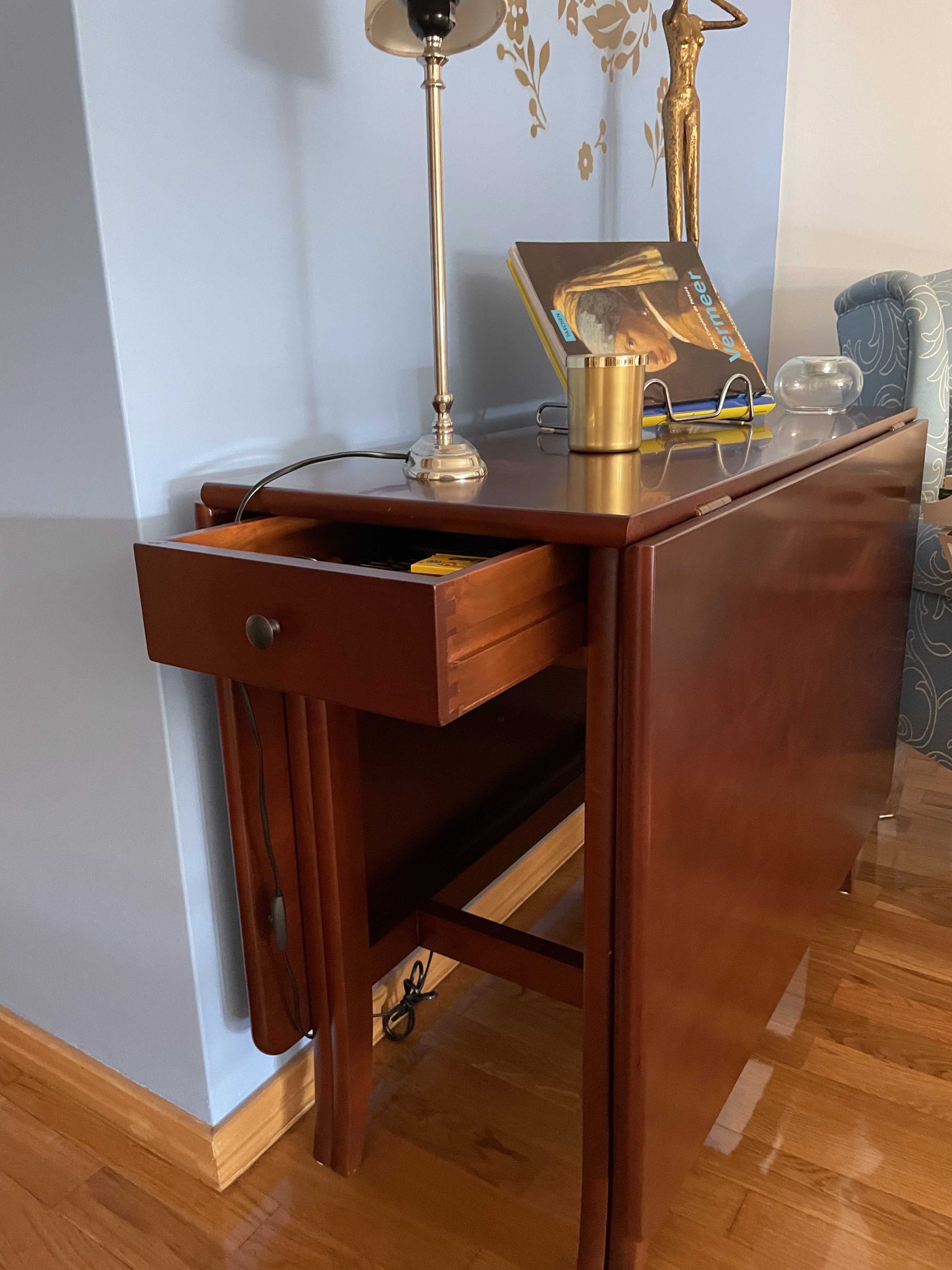 Mesa de jantar retangular e rebatível