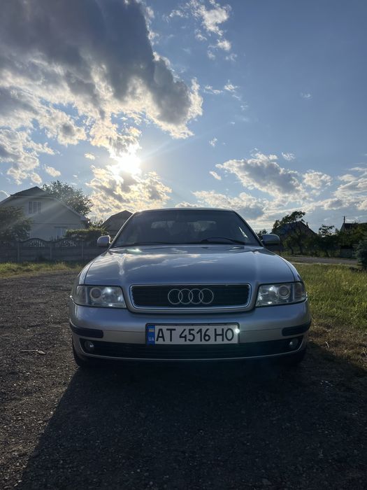 Автомобіль Audi A4B5.