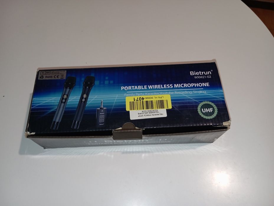 Dwa mikrofony bezprzewodowe bietrun