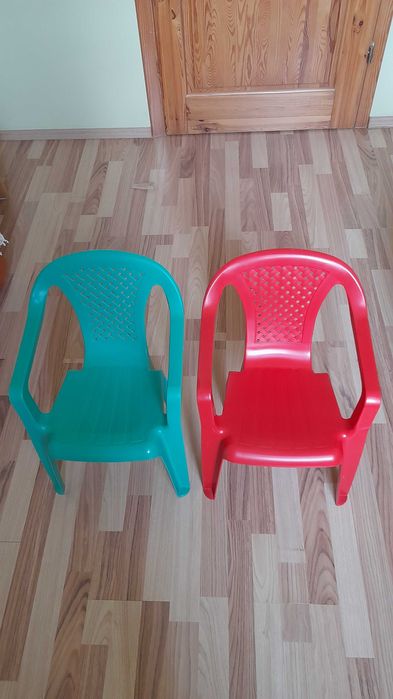Krzesełka 2, krzesła, foteliki dziecięce plastikowe