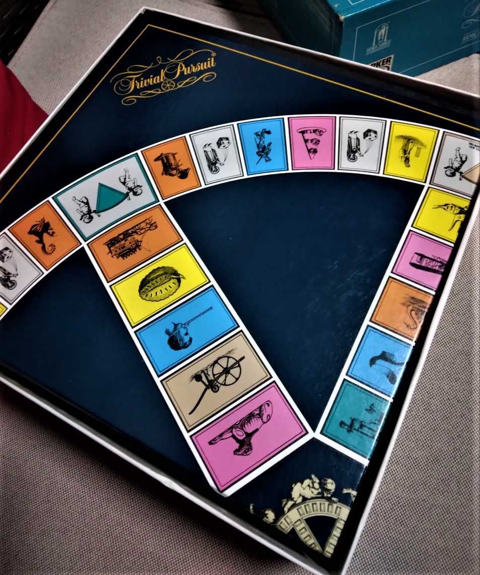 Jogo TRIVIAL PURSUIT com 4800 perguntas