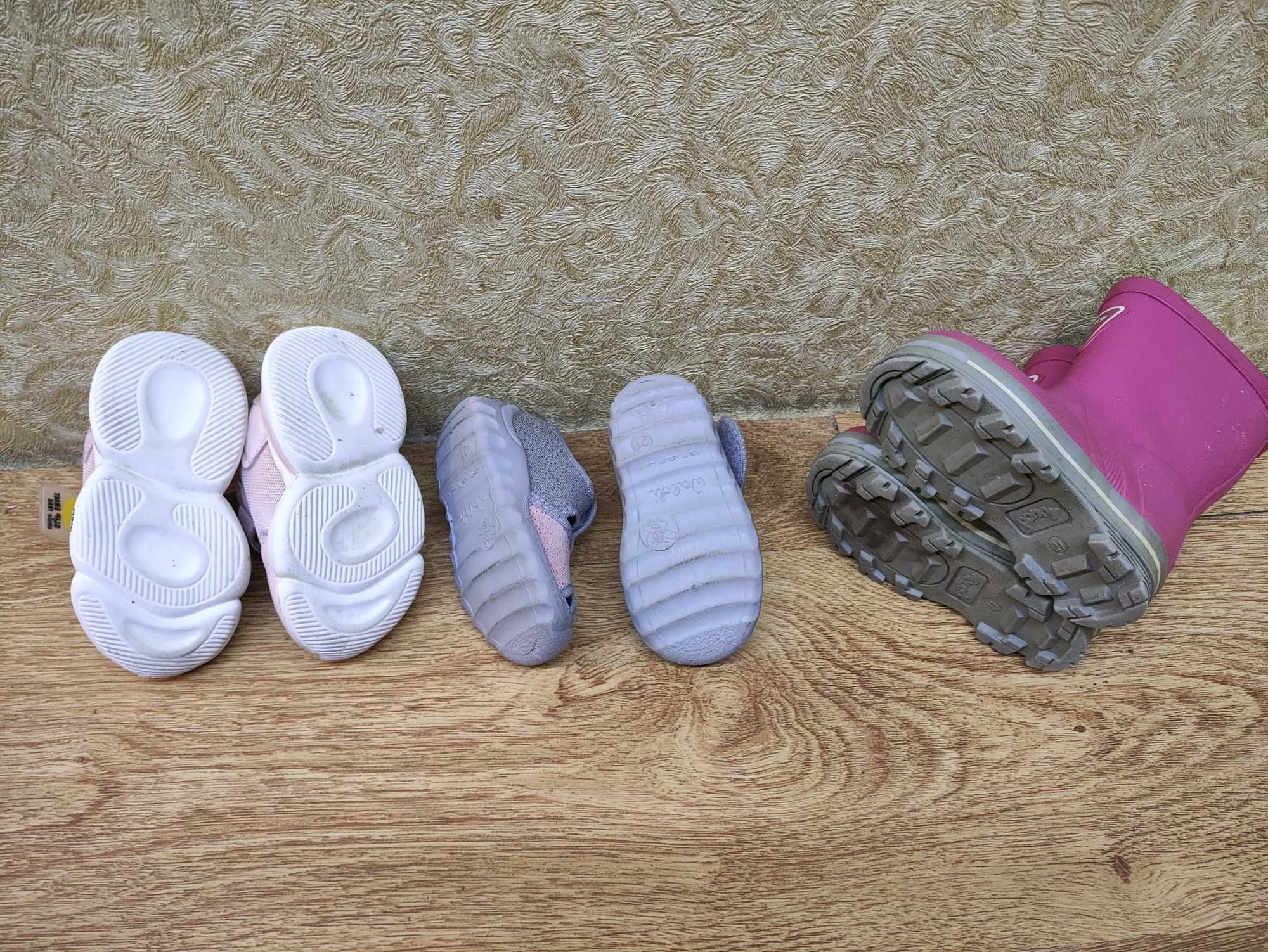 Дитяче взуття набором