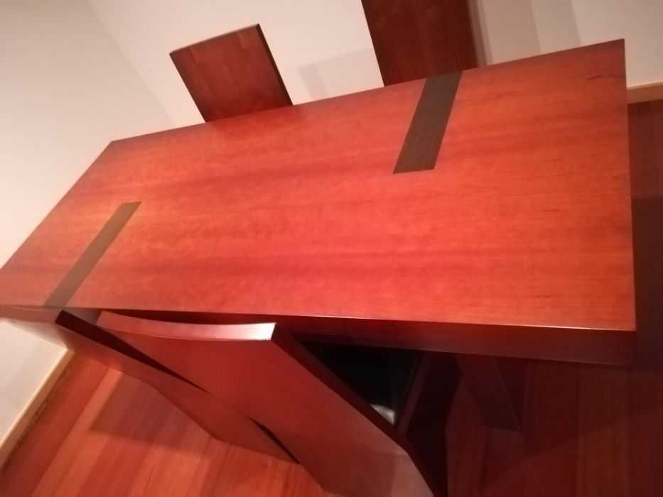 Mesa com cadeiras