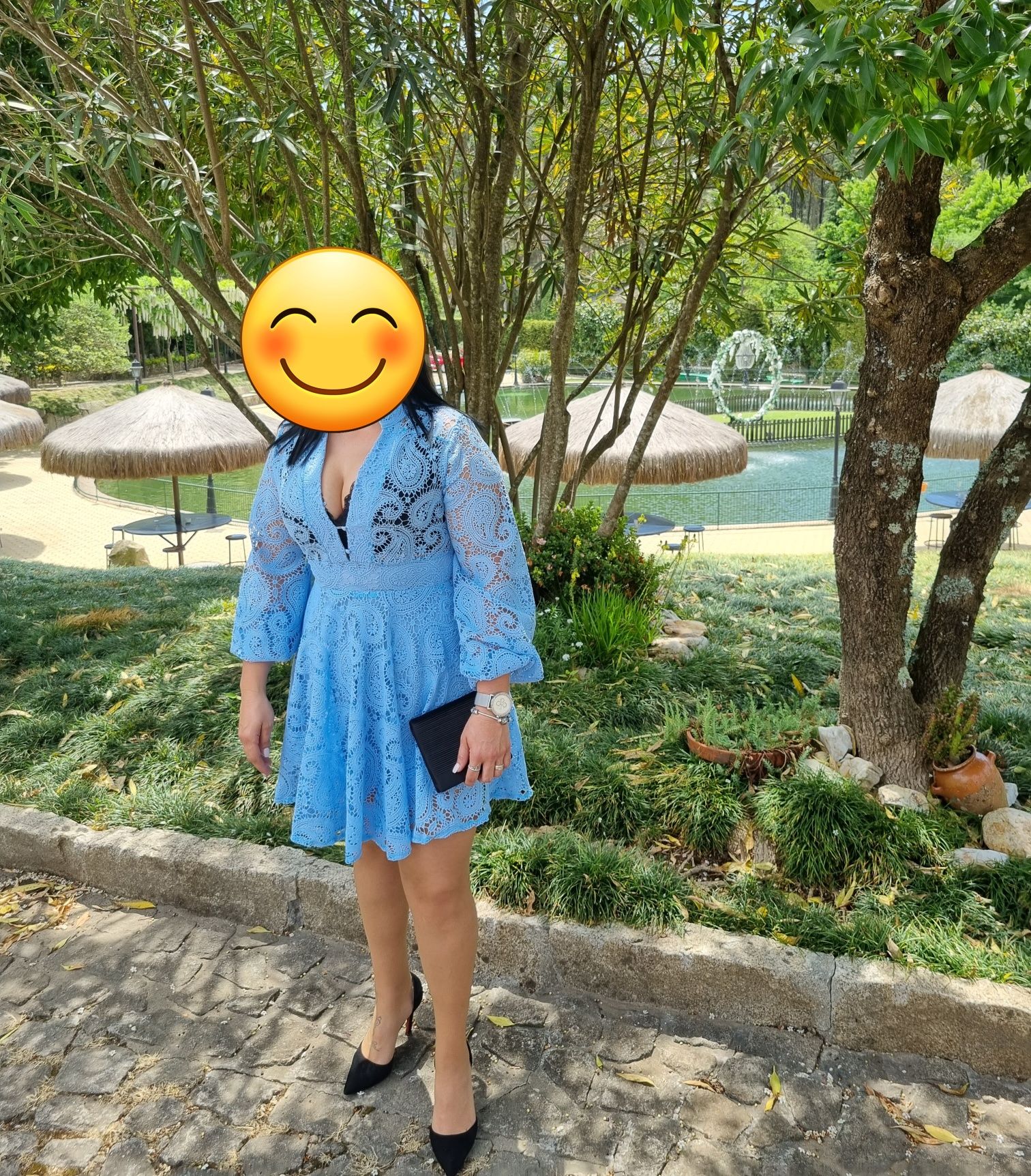 Vestido azul todo rendado