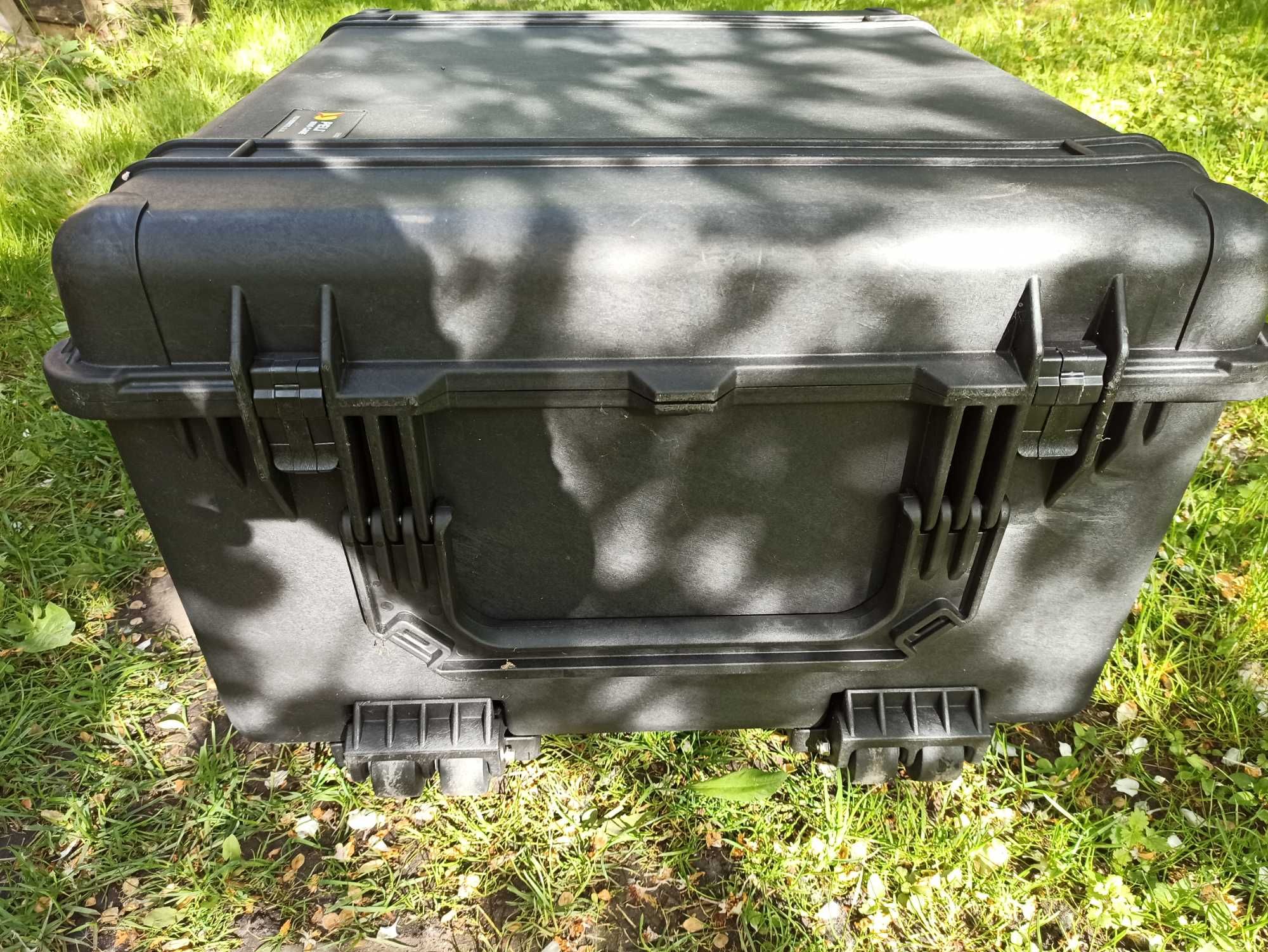 Peli 1690 case / skrzynia z gąbką / pelikan